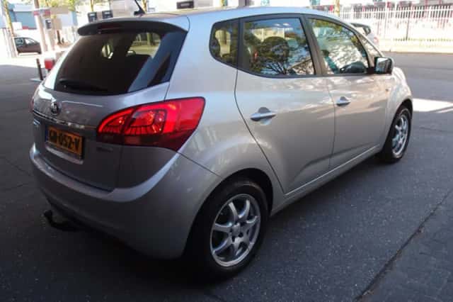Kia Venga (2015) thumbnail 4