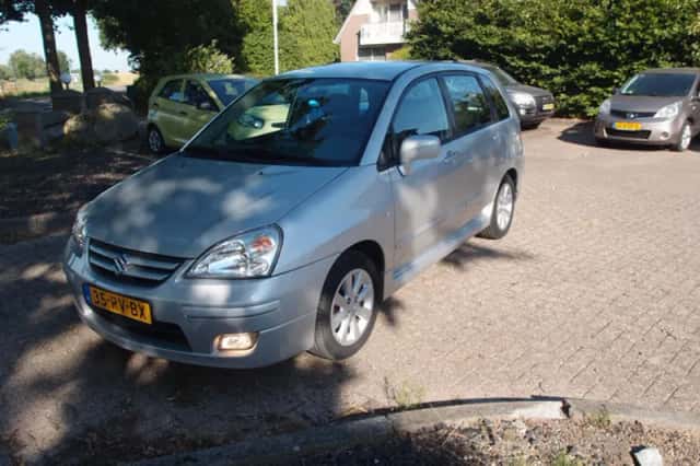 Suzuki Liana (2005) thumbnail 2