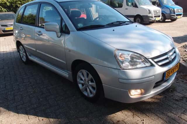 Suzuki Liana (2005) thumbnail 3