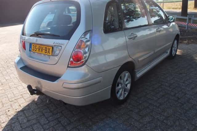 Suzuki Liana (2005) thumbnail 4