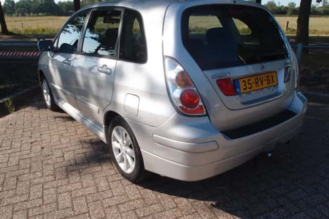 Suzuki Liana (2005) thumbnail 5