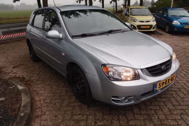 Kia Cerato (2005) thumbnail 2