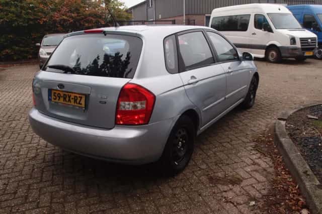 Kia Cerato (2005) thumbnail 3