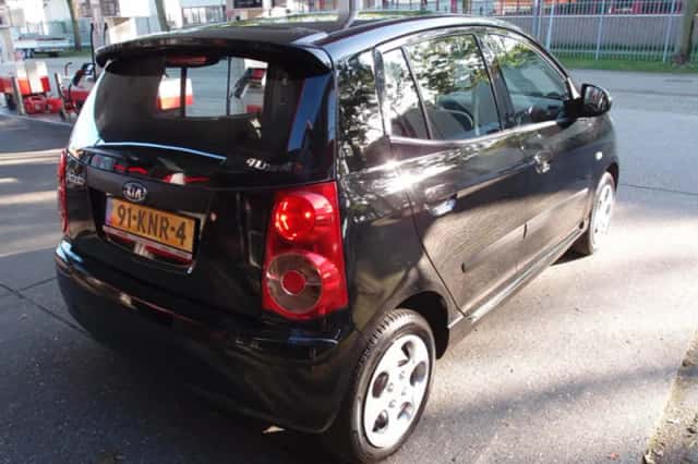 Kia Picanto (2010) thumbnail 4