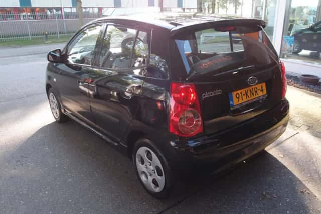 Kia Picanto (2010) thumbnail 5