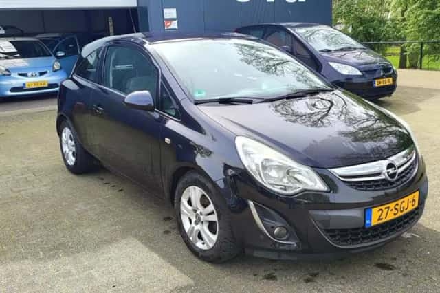 Opel Corsa (2011) thumbnail 3
