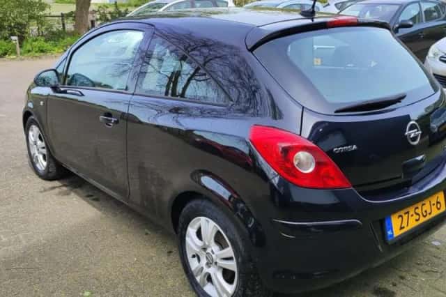 Opel Corsa (2011) thumbnail 6