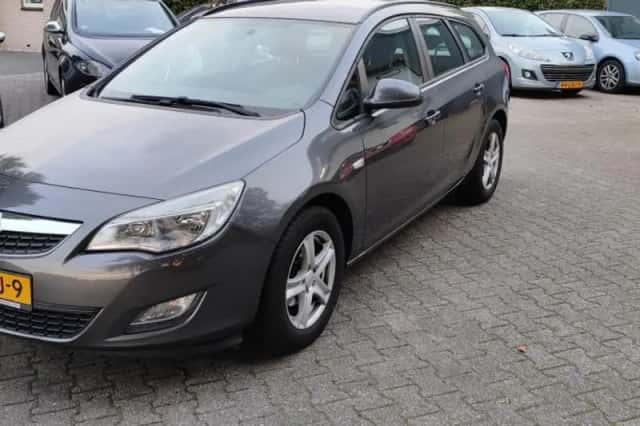 Opel Astra (2012) thumbnail 1