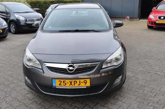 Opel Astra (2012) thumbnail 2