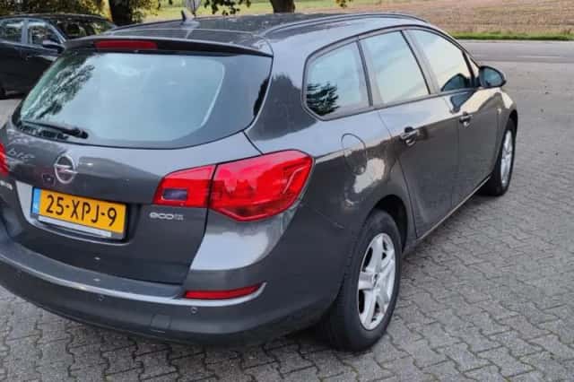 Opel Astra (2012) thumbnail 4