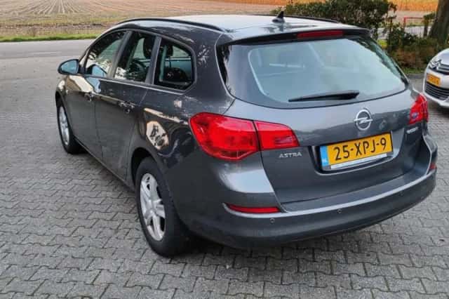 Opel Astra (2012) thumbnail 6