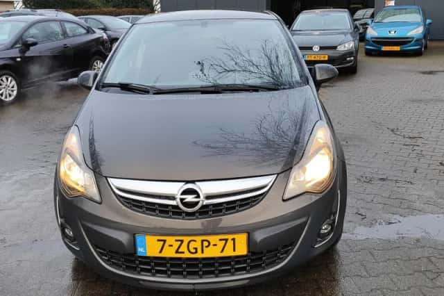 Opel Corsa (2015) thumbnail 2