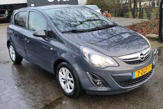 Opel Corsa (2015) thumbnail 3