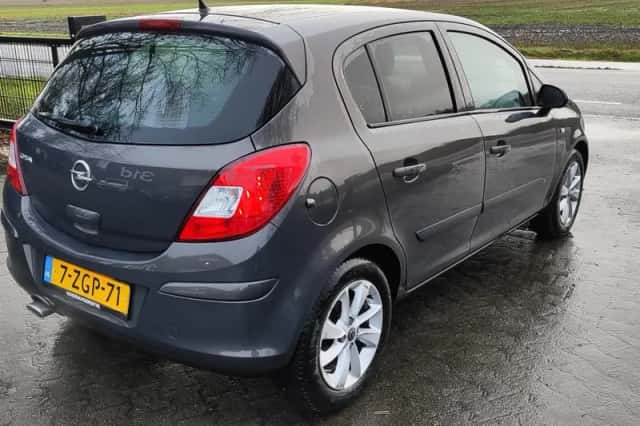 Opel Corsa (2015) thumbnail 4