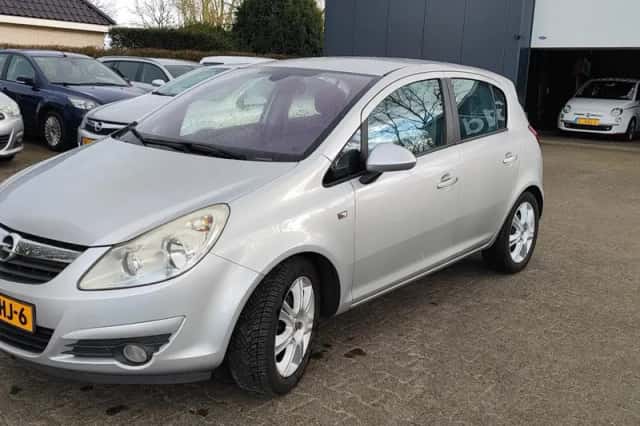 Opel Corsa (2009) thumbnail 1