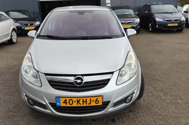 Opel Corsa (2009) thumbnail 2