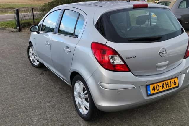 Opel Corsa (2009) thumbnail 6