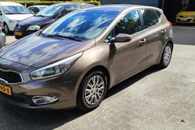 Kia Ceed (2015) thumbnail 1