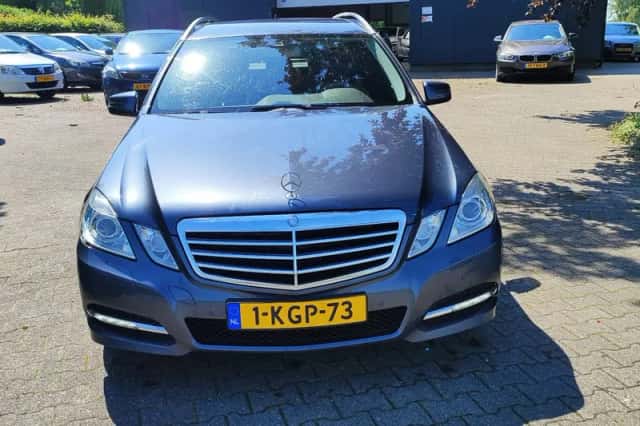 Mercedes-Benz E-Klasse (2012) thumbnail 2