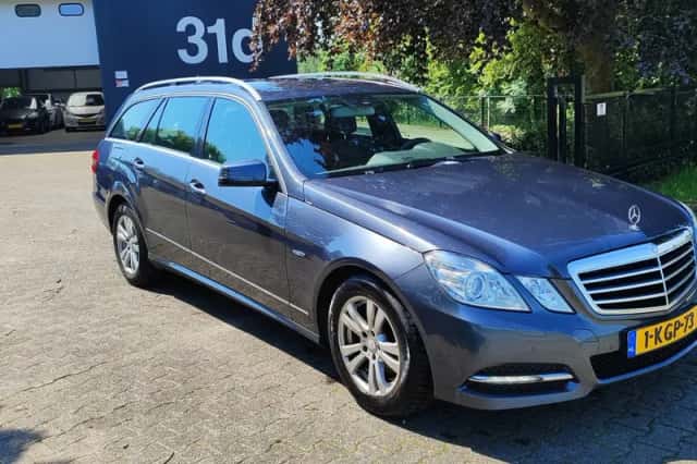 Mercedes-Benz E-Klasse (2012) thumbnail 3