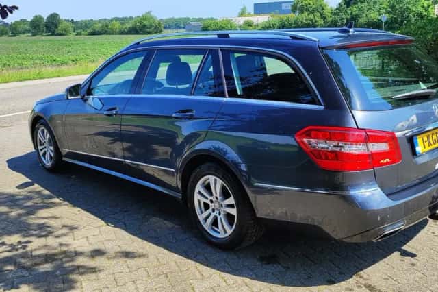 Mercedes-Benz E-Klasse (2012) thumbnail 6