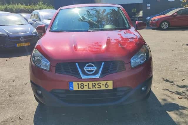 Nissan Qashqai (2010) thumbnail 2