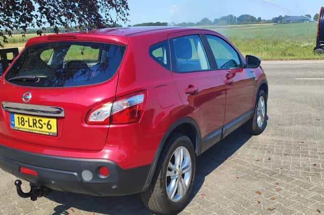 Nissan Qashqai (2010) thumbnail 4