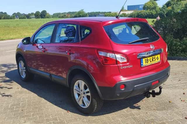 Nissan Qashqai (2010) thumbnail 6