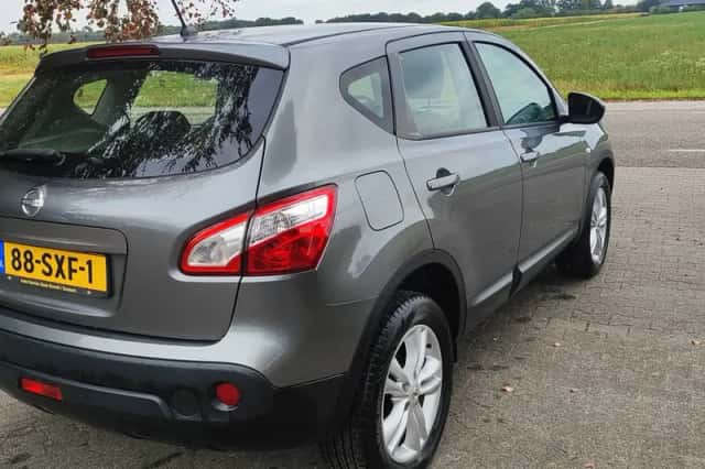 Nissan Qashqai (2012) thumbnail 4