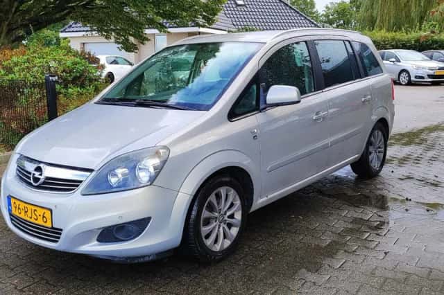 Opel Zafira (2011) thumbnail 1