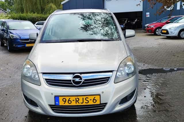 Opel Zafira (2011) thumbnail 2