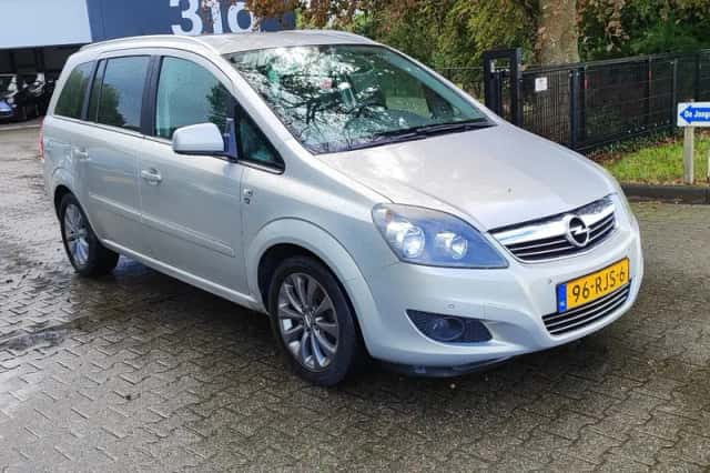 Opel Zafira (2011) thumbnail 3