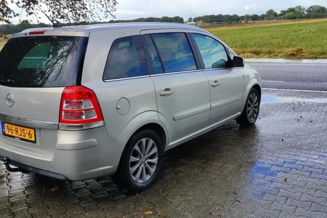 Opel Zafira (2011) thumbnail 4