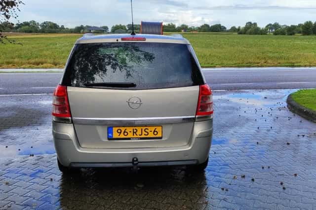 Opel Zafira (2011) thumbnail 5