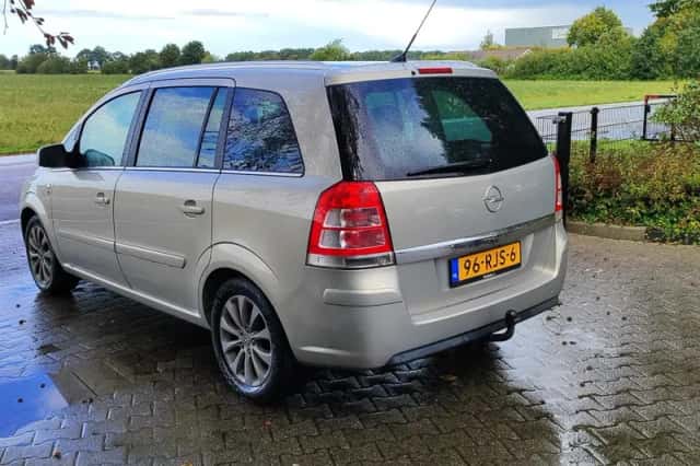 Opel Zafira (2011) thumbnail 6