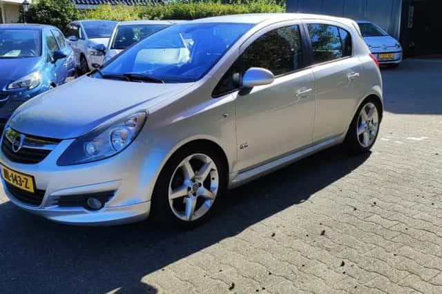 Opel Corsa (2010) thumbnail 1