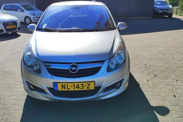 Opel Corsa (2010) thumbnail 2