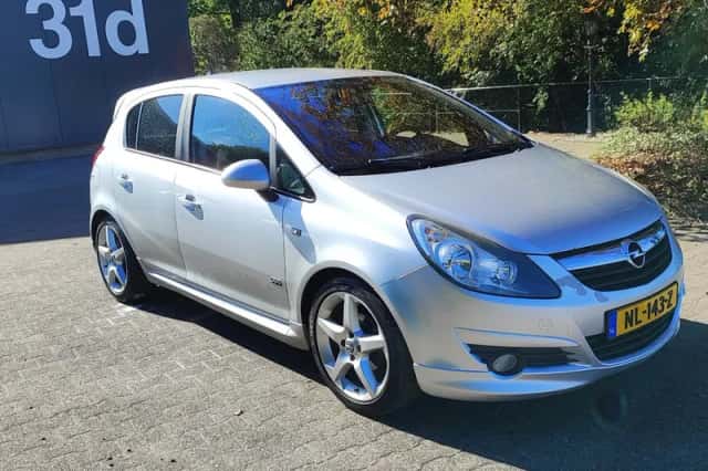 Opel Corsa (2010) thumbnail 3