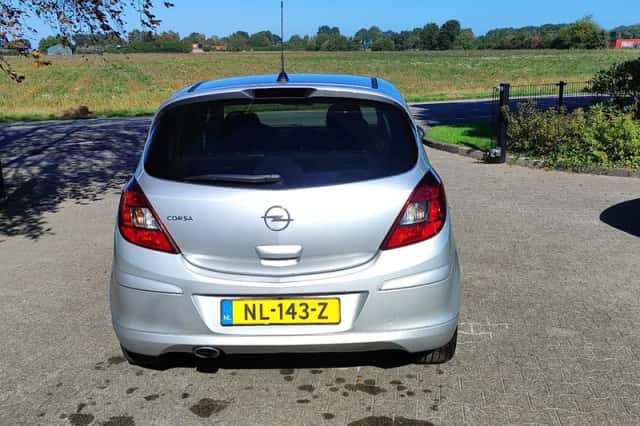 Opel Corsa (2010) thumbnail 5