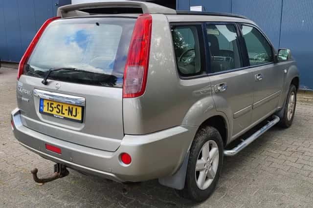 Nissan X-Trail (2006) thumbnail 3
