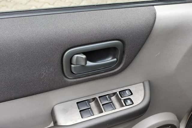 Nissan X-Trail (2006) thumbnail 5