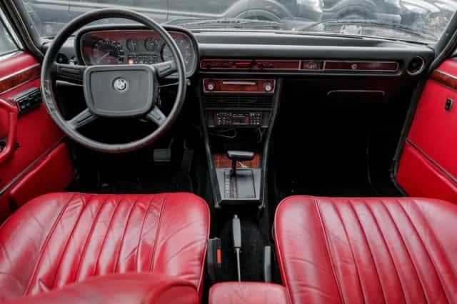 BMW 2.5 / (1977) thumbnail 4