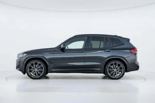 BMW X3 (2022) thumbnail 2