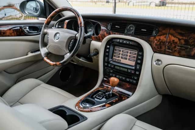 Jaguar XJ (2006) thumbnail 4