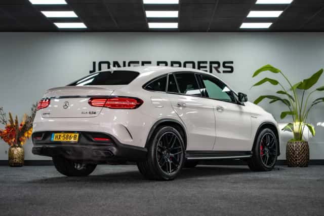 Mercedes-Benz GLE (2016) thumbnail 3