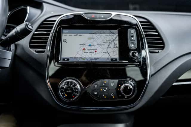 Renault Captur (2015) thumbnail 6