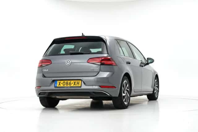 Volkswagen Golf (2018) thumbnail 3