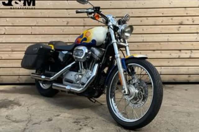 HARLEY-DAVIDSON SPORTSTER (2004) thumbnail 3
