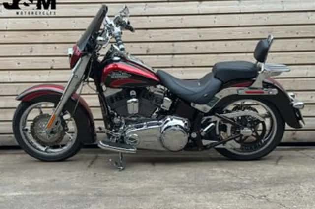 HARLEY-DAVIDSON CONVERTIBLE (2011) thumbnail 2