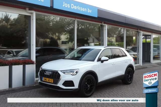 Audi Q3 (2021) thumbnail 1